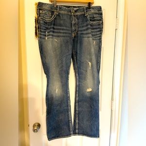 Silver Jeans - NEW WITH TAGS - Plus Size Distressed Boot Cut - Size 20
